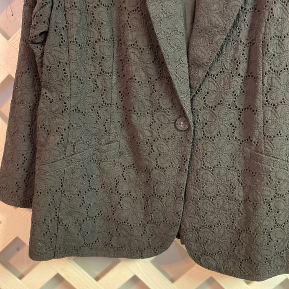 Susan Graver PURE Cotton Eyelet Shawl Collar Bracelet Sleeve Blazer Black Large - Picture 4 of 5